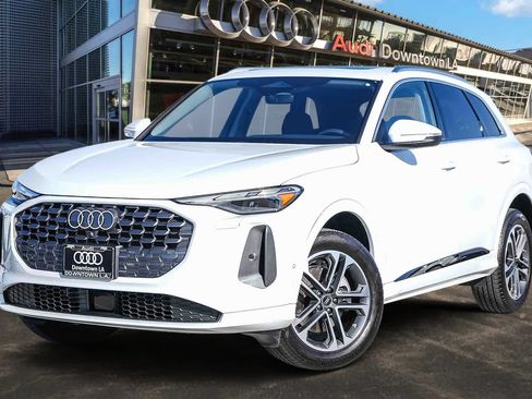 Used 2025 Audi Q5 Premium w/ Convenience Package AWD/4WD image 1