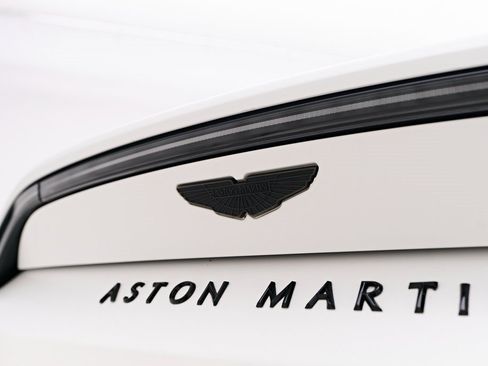 Used 2023 Aston Martin V8 Vantage Roadster image 31