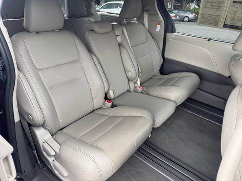 Used 2020 Toyota Sienna XLE FWD image 22