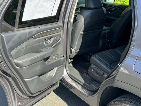 Certified 2026 Honda Pilot Touring image 9