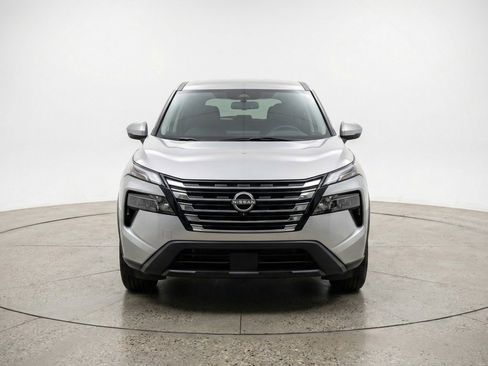 Used 2025 Nissan Rogue SV image 2