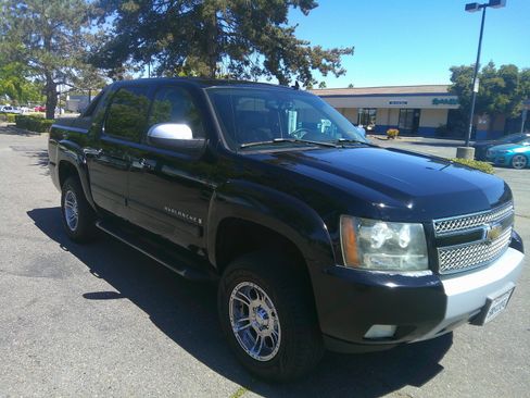 Used 2007 Chevrolet Avalanche LT w/ LT Preferred Equipment Group AWD/4WD image 3
