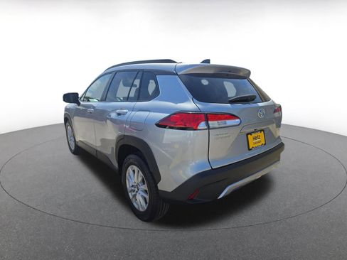 Used 2025 Toyota Corolla Cross LE FWD image 4