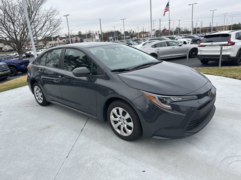 Used 2024 Toyota Corolla LE image 2