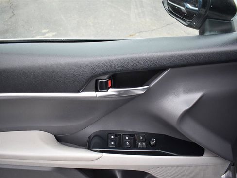 Used 2020 Toyota Camry LE image 12