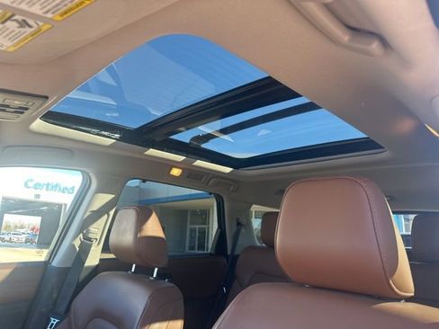 Used 2022 Nissan Pathfinder Platinum w/ Cargo Package image 18