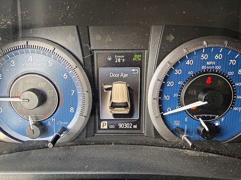 Used 2020 Toyota Sienna XLE w/ Carpet Mat Package image 15