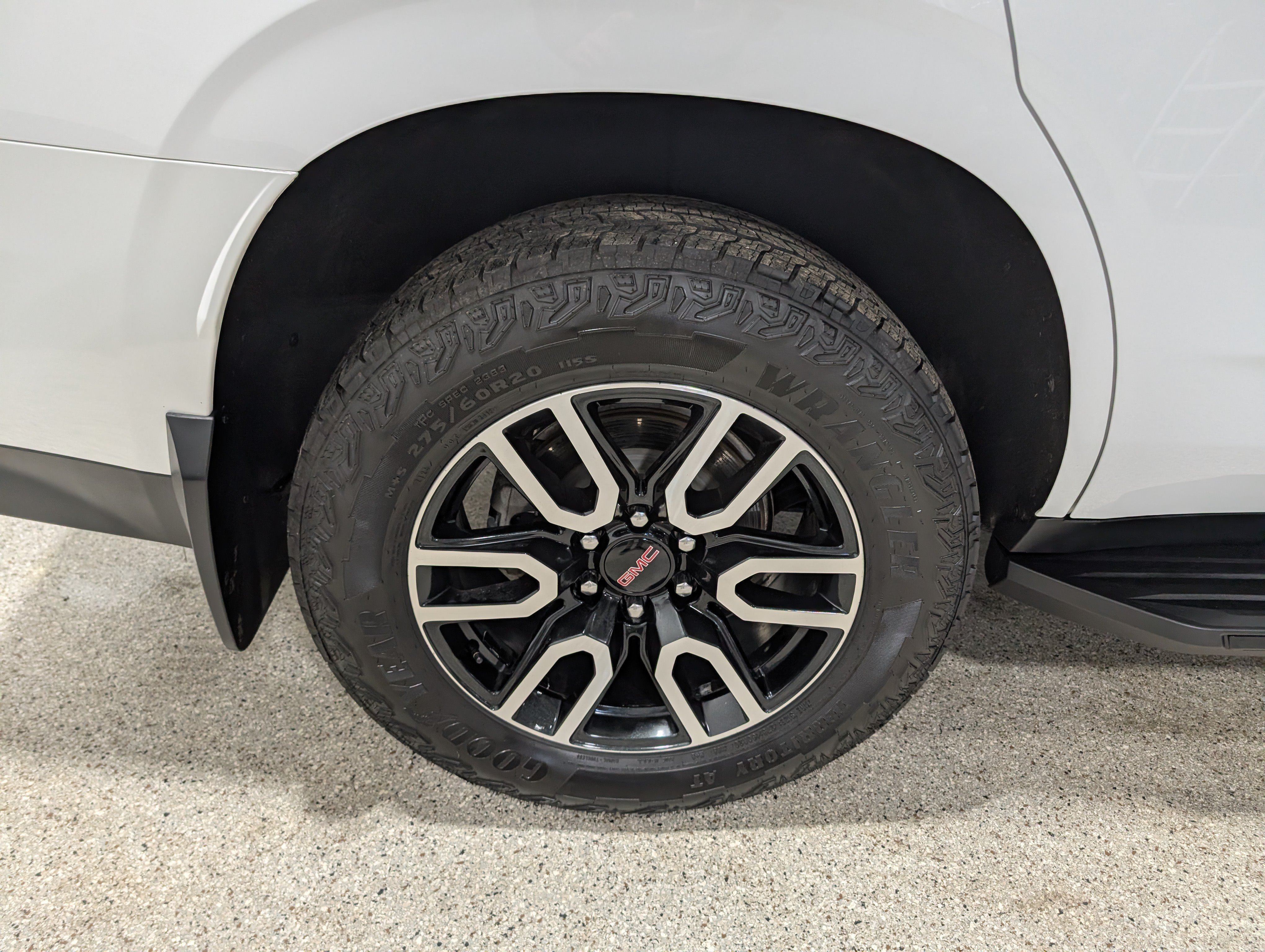 Used 2024 GMC Yukon AT4 w/ Technology Package AWD/4WD image 13