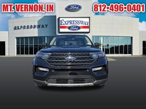Used 2023 Ford Explorer XLT w/ Equipment Group 202A AWD/4WD image 4