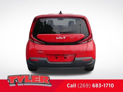 Used 2022 Kia Soul LX image 7