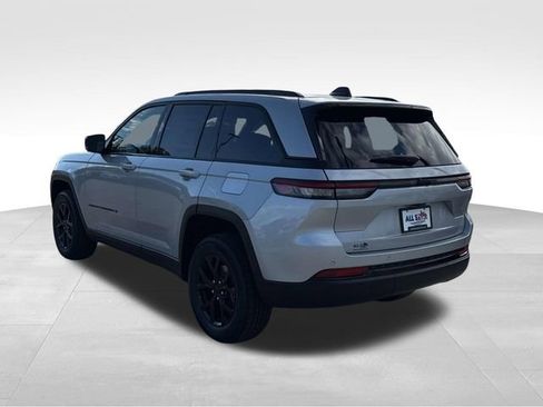 New 2025 Jeep Grand Cherokee Altitude RWD image 5