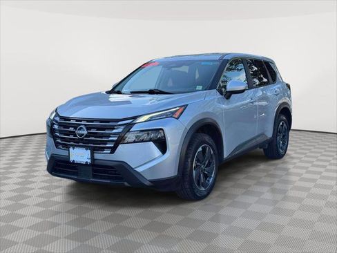 Used 2024 Nissan Rogue SV AWD/4WD image 3