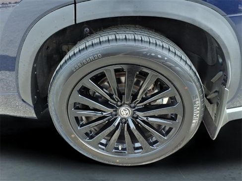 Used 2023 Toyota Highlander L image 5