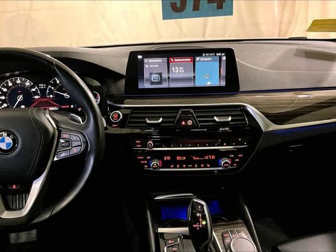 Used 2018 BMW 530i xDrive w/ Premium Package AWD/4WD image 6