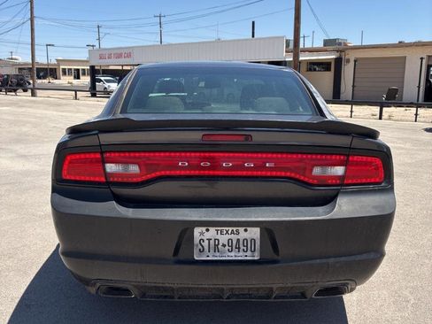 Used 2014 Dodge Charger SE w/ Connectivity Group RWD image 2