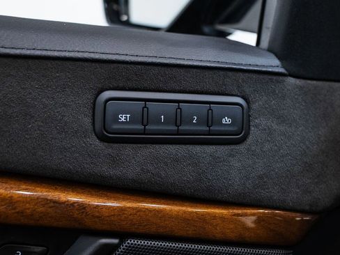 Used 2020 Cadillac Escalade Luxury image 16