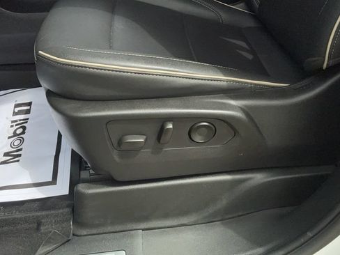 Used 2025 Chevrolet Suburban Premier AWD/4WD image 31