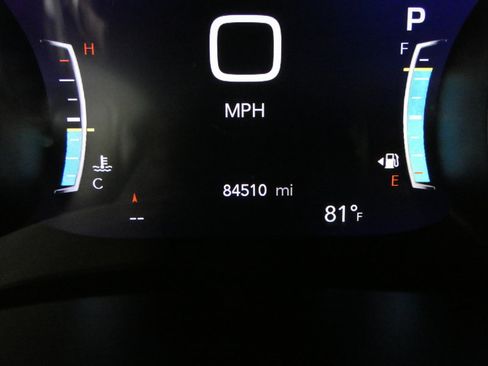 Used 2023 Chrysler Pacifica Touring FWD image 19