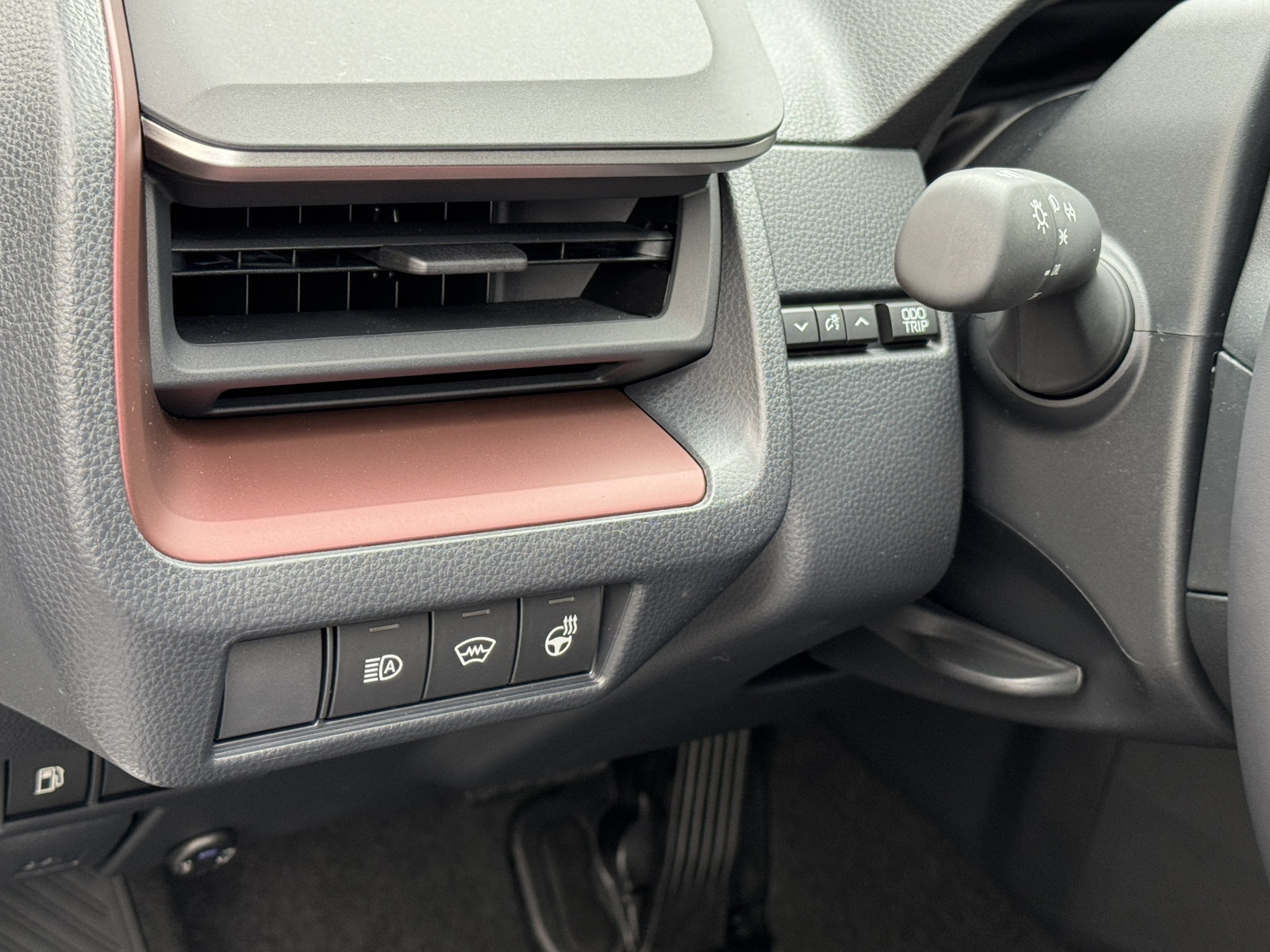 New 2027 Toyota Prius Plug-In Hybrid FWD image 17