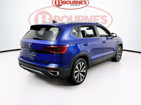 Used 2022 Volkswagen Taos SE w/ Panoramic Sunroof Package AWD/4WD image 10