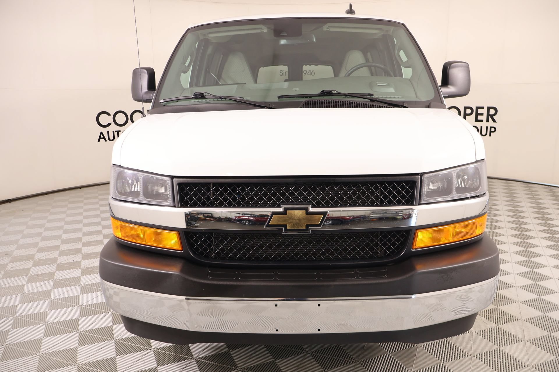 Used 2025 Chevrolet Express 3500 LT w/ LT Preferred Equipment Group RWD image 7