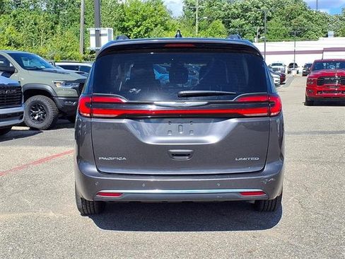 Used 2023 Chrysler Pacifica Limited FWD image 26