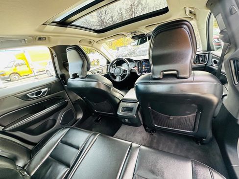 Used 2021 Volvo S60 T6 Momentum image 18
