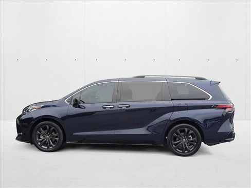 Certified 2022 Toyota Sienna XSE image 8