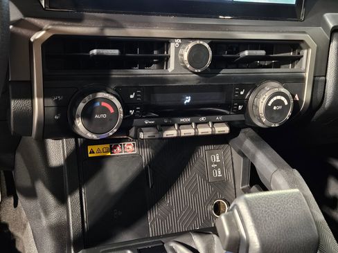 Certified 2025 Toyota 4Runner TRD Off-Road Premium w/ Tow Technology Package image 31