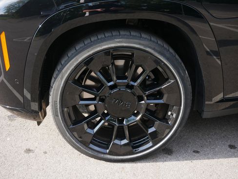 Used 2025 BMW XM image 11