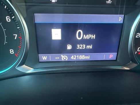 Used 2023 Chevrolet Traverse RS FWD image 3