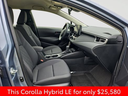 Used 2025 Toyota Corolla LE FWD image 17