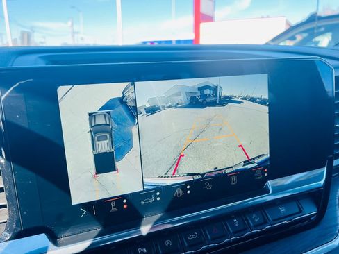 Used 2025 GMC Sierra 1500 SLT w/ SLT Premium Plus Package image 32