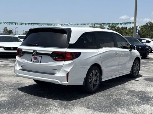 New 2026 Honda Odyssey Touring image 7