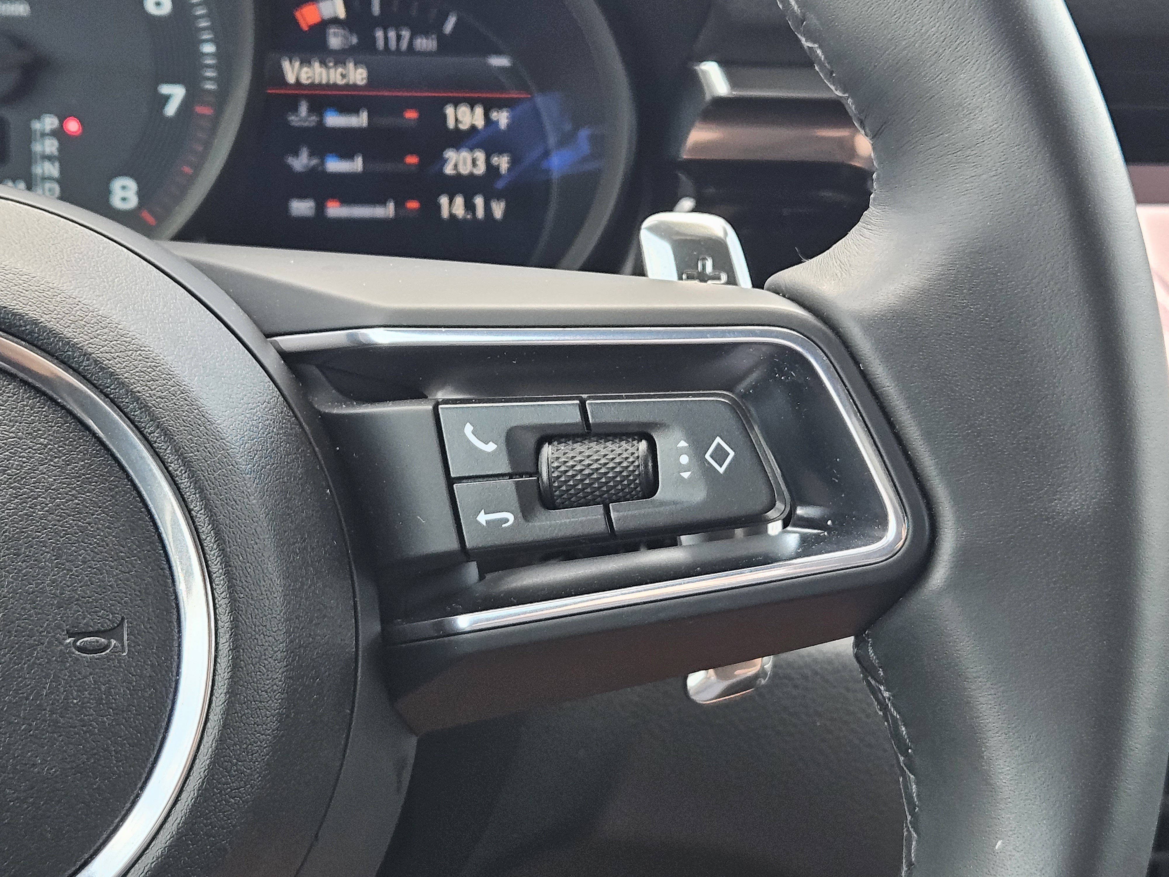 Certified 2026 Porsche Macan AWD/4WD image 27