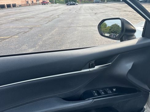 Used 2018 Toyota Camry XLE w/ Audio Package FWD image 10