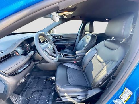 Used 2026 Jeep Compass Latitude image 19