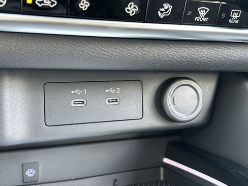 New 2025 Nissan Rogue Platinum image 9