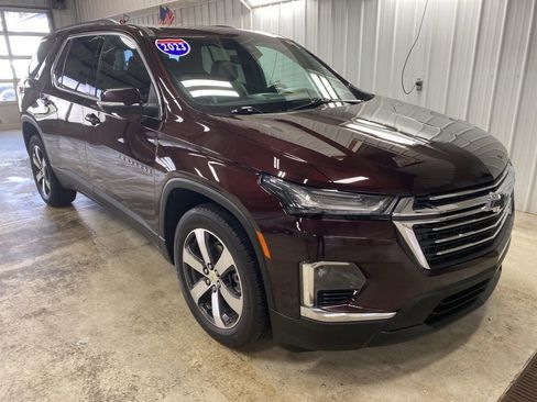 Used 2023 Chevrolet Traverse LT w/ LT Premium Package AWD/4WD image 3