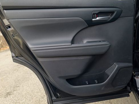 Used 2023 Toyota Highlander XLE image 21