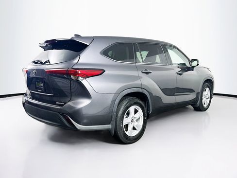 Used 2022 Toyota Highlander LE image 9