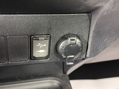 Used 2018 Toyota RAV4 XLE FWD image 24
