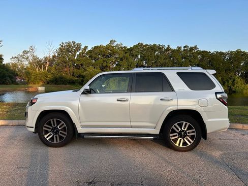 Used 2021 Toyota 4Runner Limited AWD/4WD image 2