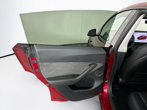 Used 2025 Tesla Model Y Long Range image 24