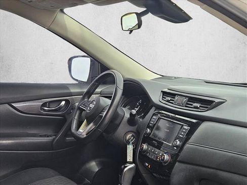Used 2019 Nissan Rogue S w/ Special Edition Package FWD image 9