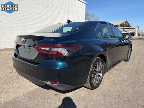 Used 2021 Toyota Camry XLE w/ Cold Weather Package image 2