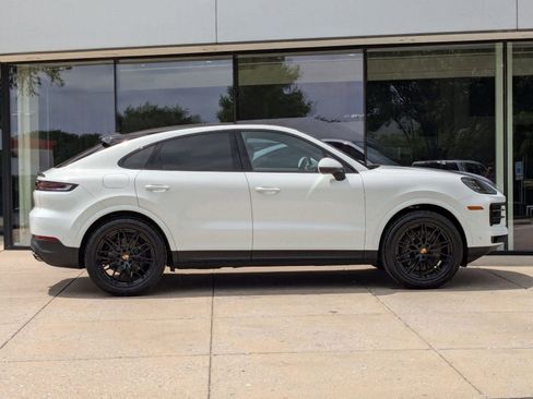 Certified 2025 Porsche Cayenne Coupe image 8