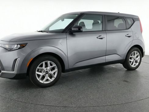 Used 2025 Kia Soul LX w/ LX Technology Package FWD image 3