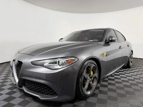 Used 2018 Alfa Romeo Giulia RWD image 2
