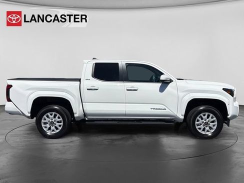 Used 2024 Toyota Tacoma SR5 AWD/4WD image 8